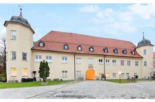 Wohnung kaufen in 86415 Mering, Wohnen im Schloss – eine 2 Zimmer Maisonettewohnung mit Charakter, Geschichte und modernem Komfort.