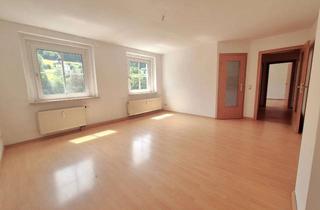 Wohnung mieten in Falkensteiner Straße 47, 08248 Klingenthal, Großzügige 2-Raum-Wohnung mit Blick ins Grüne im Erdgeschoss + ausgebaute Kammer!