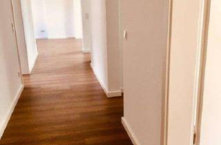 Wohnung mieten in Kyffhäuserstraße 27, 41061 Gladbach, Dachgeschosswohnung mit Loggia und Einbauküche mit Blick ins Grüne