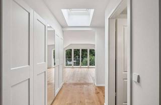 Wohnung mieten in 22607 Groß Flottbek, Stilvolles Dachgeschossjuwel in repräsentativer Altbauvilla