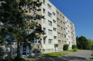Garagen mieten in Friedrich-Engels-Str. 49, 19061 Großer Dreesch, Parkplatz am Dreescher Markt