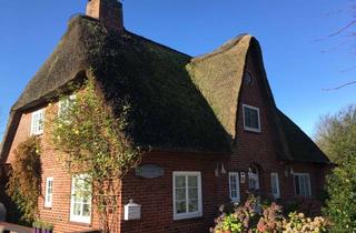 Haus kaufen in 25980 Sylt, Wunderschönes, alleinstehendes Reetdachhaus mit herrlich eingewachsenen Grundstück
