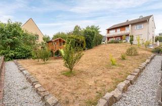 Haus kaufen in 91085 Weisendorf, Attraktives Zweifamilienhaus in zentraler Lage mit großem Garten