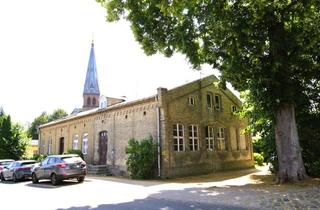 Mehrfamilienhaus kaufen in 14548 Schwielowsee, Sanierungsbedürftiges ehemaliges Schulgebäude mit Denkmalstatus in Wassernähe