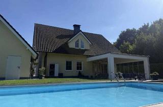 Einfamilienhaus kaufen in 58739 Wickede, Wohnen wie im Urlaub: Luxuriöses Einfamilienhaus mit Pool in ruhiger Lage von Wickede!