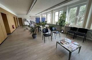 Büro zu mieten in Engelbertstraße, 59755 Arnsberg, Arnsberg-Neheim: barrierefreie Büro-/Praxisfläche am Engelbertplatz im 2. OG