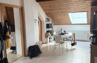 Wohnung mieten in 97080 Grombühl, Sanierte 2,5-Zi-Dachgeschosswohnung in Grombühl! WG-geeignet.