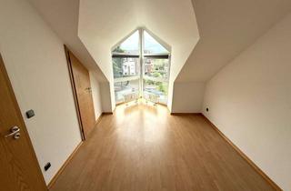 Wohnung mieten in Stettiner Straße 11, 47906 Kempen, Helle und renovierte 2-Zimmer-DG-Wohnung mit Balkon und EBK in Kempen-Kamperlings