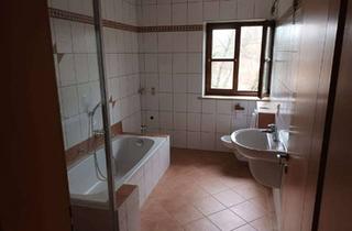 Wohnung mieten in Dorfstrasse 26, 85283 Wolnzach, Sanierte Dachgeschosswohnung mit zwei Zimmern sowie Balkon und Einbauküche in Eschelbach