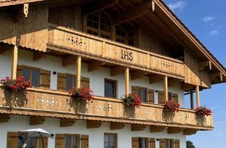 Wohnung mieten in 83737 Irschenberg, 4-Zimmer-Dachgeschosswohnung mit großem Balkon und malerischem Bergblick