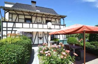 Einfamilienhaus kaufen in Martinstraße 2, 54340 Ensch, Ensch - Großzügiges Einfamilienhaus mit 3 Wohneinheiten, Garten, Garagen, unterkellert und Weitblick