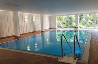Wohnung kaufen in 59846 Sundern, Sundern (Sauerland) - Wohnen da wo andere Urlaub machen, mit Pool am Sorpesee