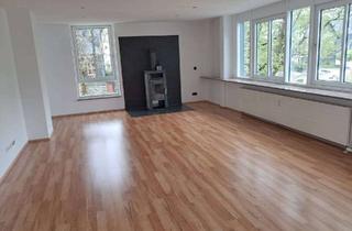 Wohnung mieten in Kirchweg, 98724 Neuhaus, Attraktive 4,5-Zimmer-Wohnung mit gehobener Innenausstattung mit Balkon in Neuhaus am Rennweg
