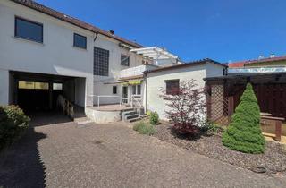 Haus kaufen in 76694 Forst, Charmantes Zweifamilienhaus mit großem Garten, zwei Garagen und viel Potenzial