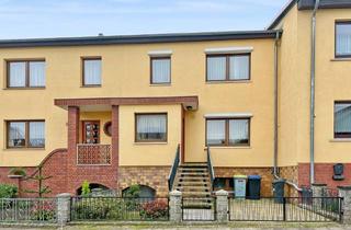 Haus kaufen in 18273 Güstrow, Gemütliches Reihenmittelhaus mit Südwest-Terrasse und 2 Garagen in Güstrow