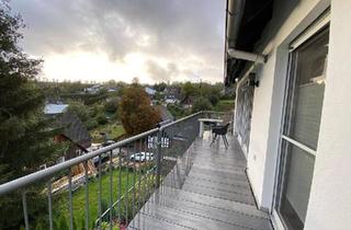 Wohnung kaufen in 57074 Siegen, Siegen - Traumhafte Dachgeschosswohnung mit Ausblick, Balkon & Garage - Ru