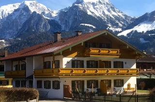 Wohnung kaufen in 83471 Schönau, Schönau a.K: Einladende 2 Zimmer-Dachgeschoss-Wohnung mit Balkon