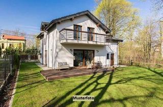 Doppelhaushälfte kaufen in Kottenstraße XXXX, 46117 Osterfeld-West, 2-Familien-Doppelhaushälfte mit Garage - provisionsfrei