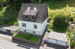 Haus kaufen in 58762 Altena, NEU: Zweifamilienhaus mit 6 Garagen in ruhiger Lage von Altena zu verkaufen!!!