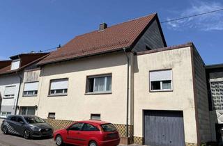 Einfamilienhaus kaufen in 66773 Schwalbach, Großes Einfamilienhaus in absolut ruhiger Ortsrandlage