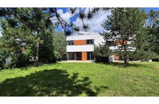 Haus mieten in 91054 Burgberg, Doppelhaus-Villa in Exklusiver Parkanlage