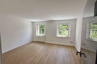 Wohnung mieten in Waldstraße 45, 08451 Crimmitschau, Erstbezug nach Sanierung: 3-Raum Wohnung mit Altbaucharme direkt am Sahnpark - Balkon in Planung