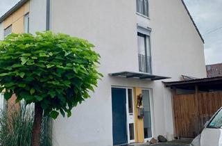 Doppelhaushälfte kaufen in 50999 Köln, Köln - Familienfreundliche Doppelhaushälfte in Köln Weiß