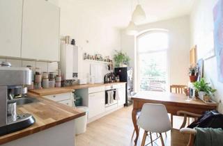 Wohnung kaufen in 34125 Wesertor, Charmante Altbau-Eigentumswohnung mit 2 Balkonen Nähe Klinikum und Uni