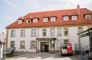 Sozialwohnungen mieten in Marienplatz, 92676 Eschenbach, Eschenbach . sanierte 2 Zi-DG-Wohnung mit WBS Stufe II im ehem. Pfarrheim
