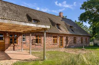Haus kaufen in 25842 Bargum, Reetgedeckter Resthof mit Pferdehaltung in Alleinlage