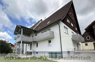 Doppelhaushälfte kaufen in 72250 Freudenstadt, Für Kapitalanleger oder Eigennutzer: Doppelhaushälfte mit 3 Wohneinheiten und sep. Schuppen