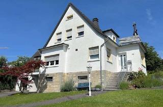 Haus kaufen in 59581 Warstein, Familienfreundliche Immobilie mit Potenzial: Gepflegtes Ein-/Zweifamilienhaus mit Garage in Wa