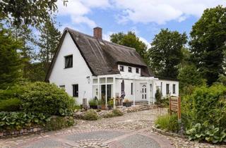 Haus kaufen in 25704 Elpersbüttel, Ein Ort mit Seele – Reetdachidylle auf traumhaftem Gartengrundstück
