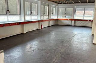 Gewerbeimmobilie mieten in Gionstraße 1c, 94036 Heining, Ihre neue Lagerfläche wartet - sicher, trocken, verfügbar