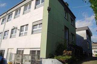 Immobilie kaufen in 42655 Solingen, Vielseitig, nutzbares Gewerbeobjekt mit mögl. Betriebswohnung u. Parkplätzen!