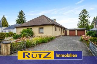 Haus kaufen in 27749 Stickgras/Annenriede, Delmenhorst-Stickgras | Großzügiger Walmdachbungalow mit Doppelgarage und schönem Grundstück