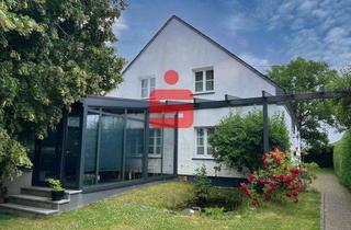 Einfamilienhaus kaufen in 54673 Rodershausen, Charmantes Einfamilienhaus mit Doppelgarage und PV-Anlage in Grenznähe