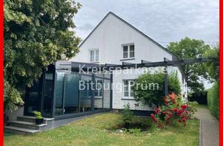 Einfamilienhaus kaufen in 54673 Rodershausen, Charmantes Einfamilienhaus mit Doppelgarage und PV-Anlage in Grenznähe