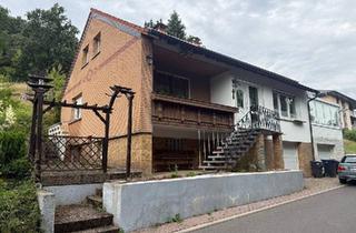 Einfamilienhaus kaufen in 36269 Philippsthal, Philippsthal (Werra) - Charmantes Einfamilienhaus mit viel Garten und zwei Garagen