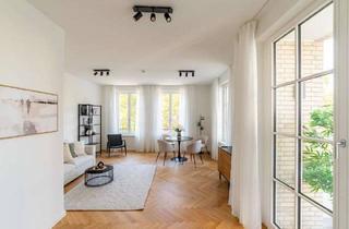Wohnung kaufen in 10823 Schöneberg, Bezugsfertig! 2-Zimmer-Wohntraum mit Einbauküche, Balkon und Terrasse!