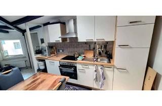Wohnung mieten in Friesische Straße ABC, 24937 Altstadt, Schöne 2-Zimmer-Dachgeschosswohnung mit Balkon, Dachbalken und Einbauküche in Flensburg