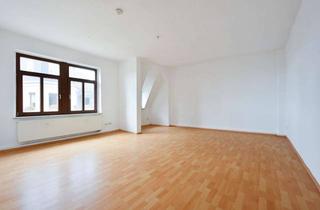 Wohnung mieten in Friedrich-Engels-Straße 14, 09337 Hohenstein-Ernstthal, große 2-Raum Dachgeschosswohnung mit XL-Wohnzimmer, großer Küche und Ankleidezimmer am Schlafzimmer