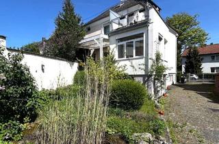 Villa kaufen in 65205 Erbenheim, Wiesbaden Erbenheim: Gepflegte, solide 2-Familien-Villa aus der Gründerzeit! Top Renditemöglichkeit!