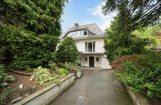 Villa kaufen in 85354 Freising, Klassiker! Walmdach-Villa mit Alpenblick in bester Lage