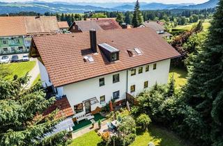 Anlageobjekt in 88175 Scheidegg, Solide Kapitalanlage: Gepflegte Dreifamilien-Doppelhaushälfte