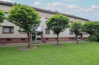 Wohnung kaufen in 25469 Halstenbek, Vermietete, modernisierte Dachgeschosswohnung mit Loggia und Stellplatz in Sackgassenlage