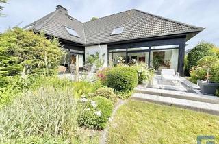 Haus kaufen in 24226 Heikendorf, Architektenhaus mit Einliegerwohnung, Gartenparadies & Baugrundstück - Heikendorf