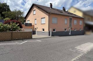 Haus kaufen in 63517 Rodenbach, Großzügig geschnittenes Zweifamilienhaus mit getrennten Wohneinheiten und gepflegtem Garten