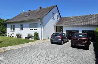 Haus kaufen in 85119 Ernsgaden, Ernsgaden! Wohnhaus mit zwei Wohnungen mit ca. 170 m² Wohn-/Nutzfläche! 2 Garagen / Keller / 2 x EBK