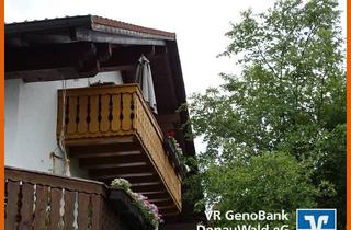 Wohnung kaufen in 94209 Regen, Gemütliche 3-Zimmer DG-Wohnung mit soliden Mietern in Regen